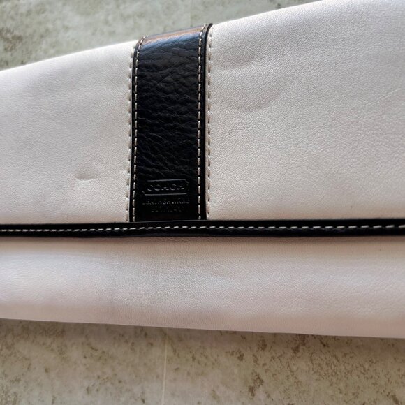 Vintage Coach White & Black Leather Wallet With Zip Compartment - Picture 3 of 10